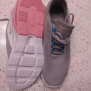 NIKE AIR MAX SIZE 5